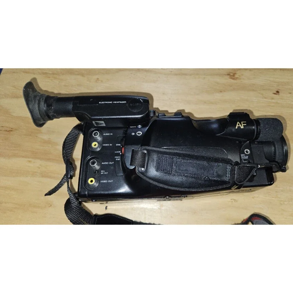 Sony Handycam CCD-F40 Video8 Camcorder w/ Manual Battery Powers On PART REPAIR